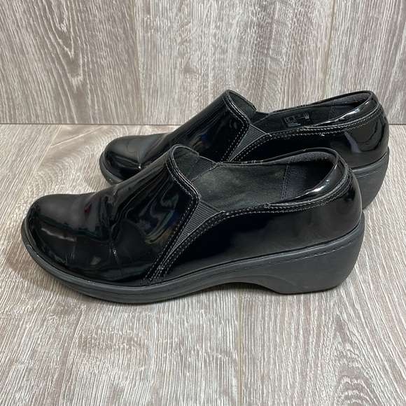 Clarks Grasp Chime Clogs Black Patent Slip Resistant Work Shoes 8M - Picture 3 of 15